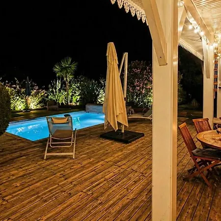 Vacation For 9 People Swimming Pool Soulac Beaches
