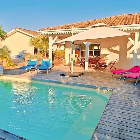 Vacation For 9 People Swimming Pool Soulac Beaches Talais